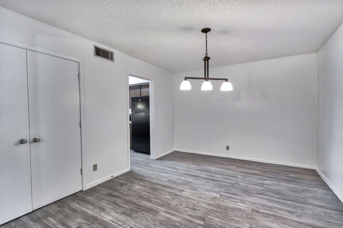 Santa Rosa Apartments in Northwest El Paso, TX;One Two Three Bedroom Pet Friendly Apartments near UTEP Fort Bliss Downtown